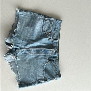 Levi’s 501 - Denim Frayed Hem Women Shorts